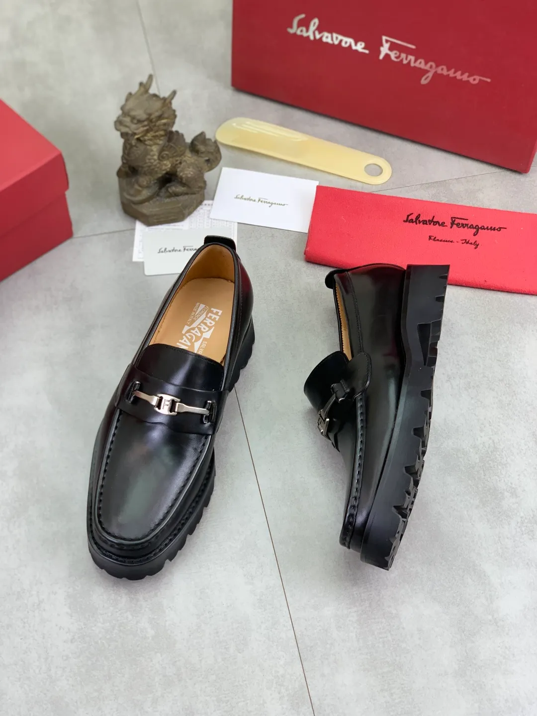 Men's Men's Shoes 💰P480💰[New Style] Water-dyed Niuli 🆘[Salvatore Ferragamo] Ferragamo's latest casual business leather shoes for men! Listed simultaneously! The fabric is made of specially imported original calfskin, and the interior is made of imported water-dyed cowhide. It is absolutely luxurious and leads the fashion trend. Matching code: 38-44 (45 and 46 can be customized) Multiple colors available